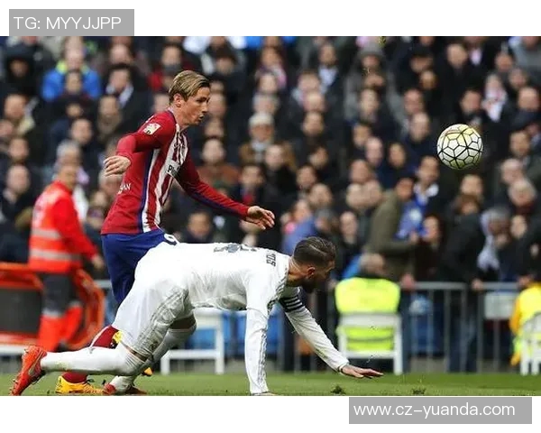 C罗与托雷斯的巅峰对决谁才是足球历史上的传奇前锋